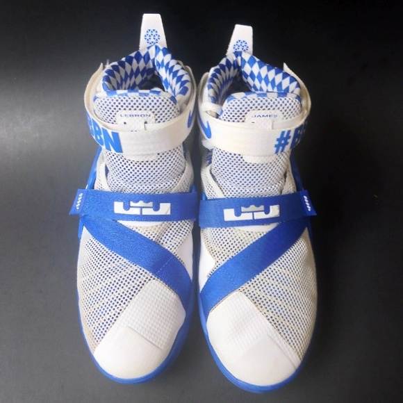 lebron james kentucky shoes